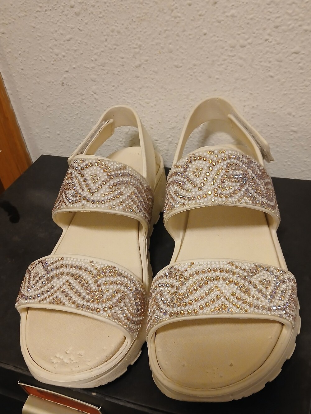 Skechers Arch Fit Rhinestone Platform Sandals Size 7 Off-White Cream Bling